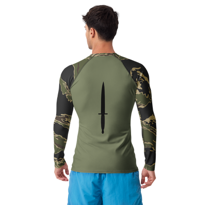 Dagger Back Rash Guard